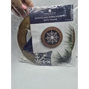 MSQC Missouri Quilt Company Snowflake Embroidery Kit with Frame